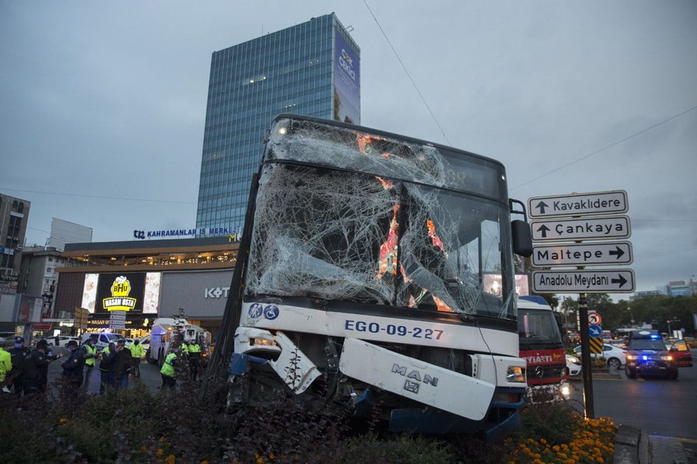 Ankara’da iki otobüs çarpıştı: 17 yaralı