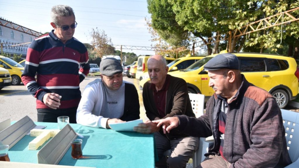 Antalya’da taksiciler durakta İngilizce öğreniyor