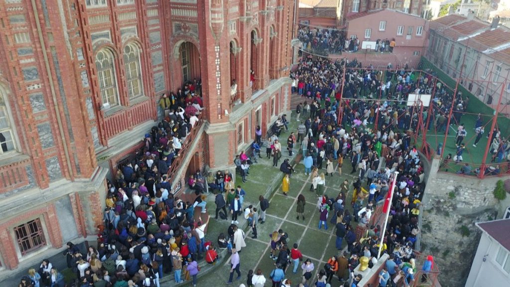 Fener Rum Ortaokulu bir günlüğüne ziyaretçilere açıldı