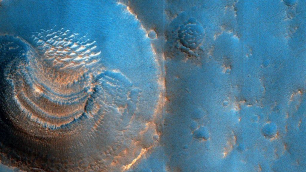 Mars’taki kraterlerde yeni gizemler görüntülendi