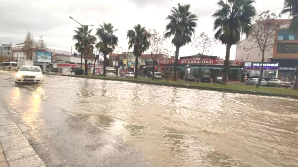 Antalya’da yarın (12 Ocak) fırtına var mı, okullar tatil edilir mi?