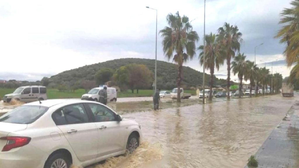 Kuşadası’nda sağanak yağış