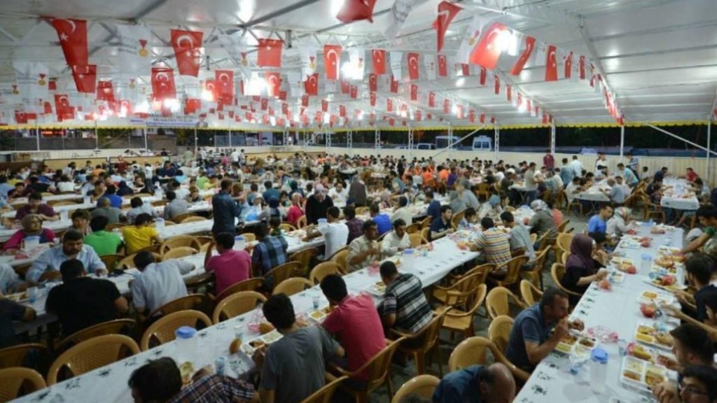 Buca’da iftar çadırı nerede? 2023 Karabağlar’da, Bornova, Karşıyaka, Konak’ta iftar sofrası nerede hangi mahallede, sokakta?