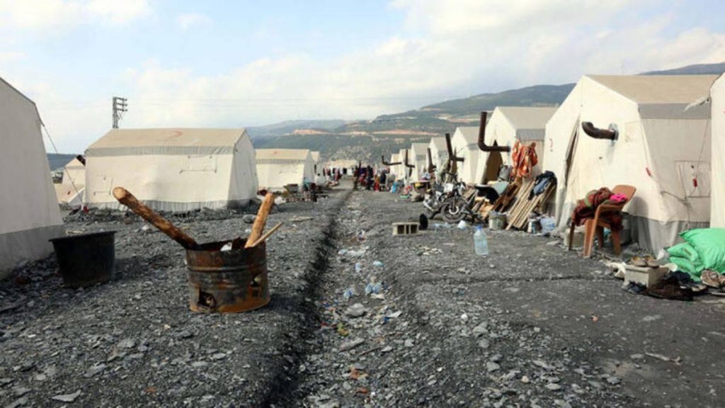 Çadır kentte su baskınlarına karşı önlemler alındı