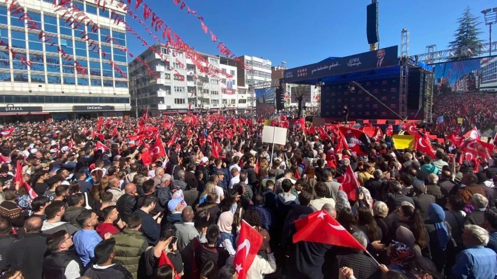 24 Nisan CHP Kılıçdaroğlu Uşak mitingine kaç kişi katıldı? Kılıçdaroğlu Uşak mitingine kaç bin kişi geldi?