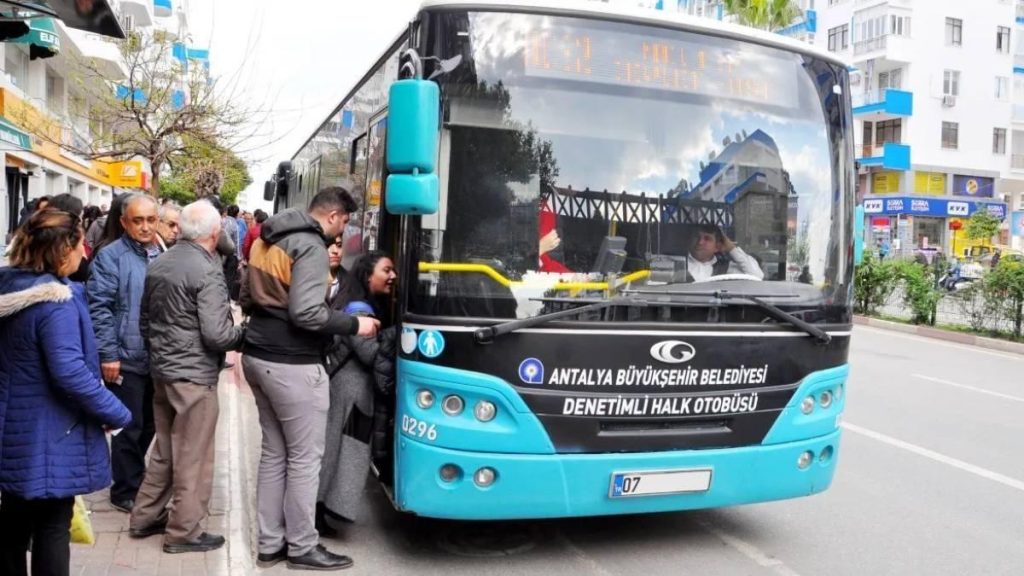 Antalya’da bayramda otobüsler bedava mı? 20 Nisan arefe Antalya’da otobüs, metro ücretsiz mi? Arefe günü Antalya’da toplu taşıma bedava mı?