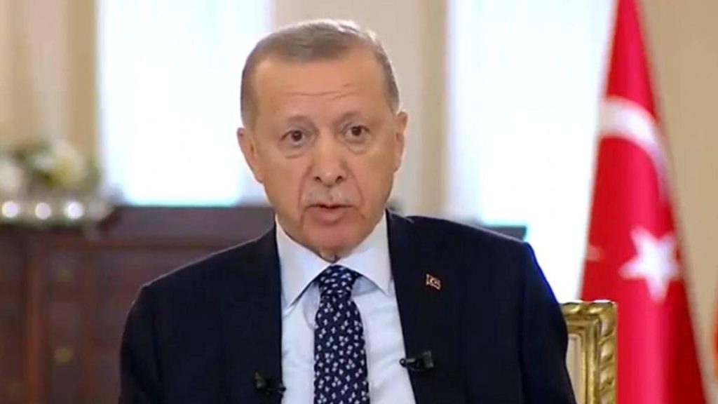 Erdoğan canlı yayında rahatsızlandı; açıklama geldi