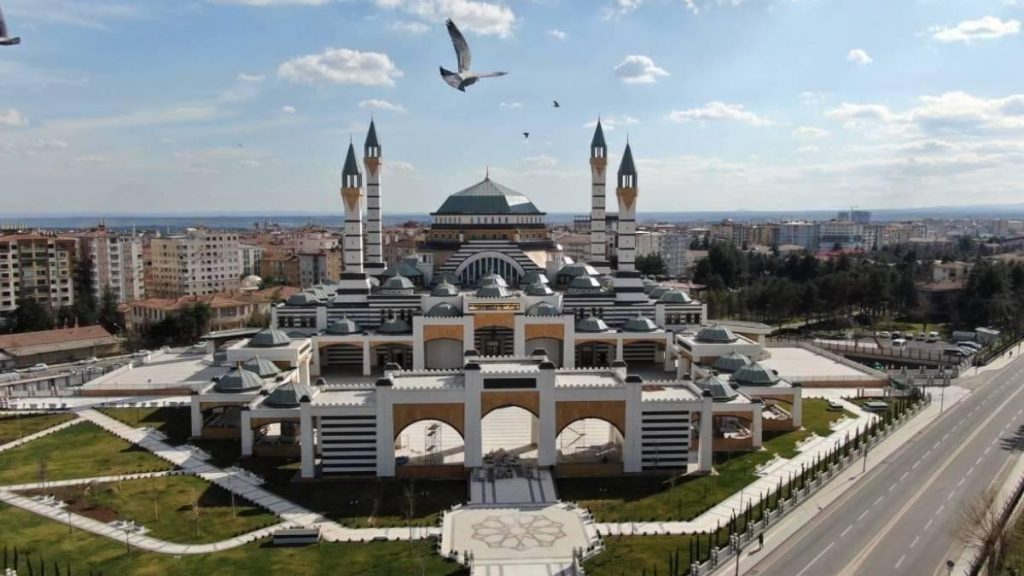 Selahaddin Eyyubi Cami kaç kişilik? Diyarbakır Selahaddin Eyyubi Cami’de kaç bin kişi namaz kılabilir?