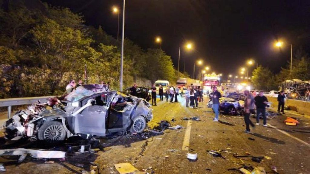 Adana’da zincirleme kaza: 7 ölü, 7 yaralı