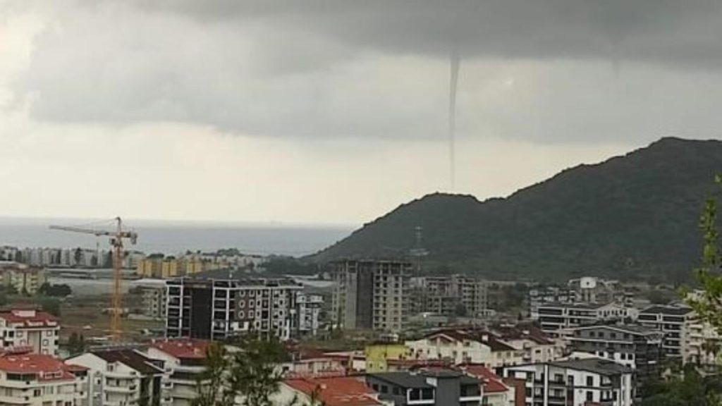 Antalya’da çıkan hortum korkuttu