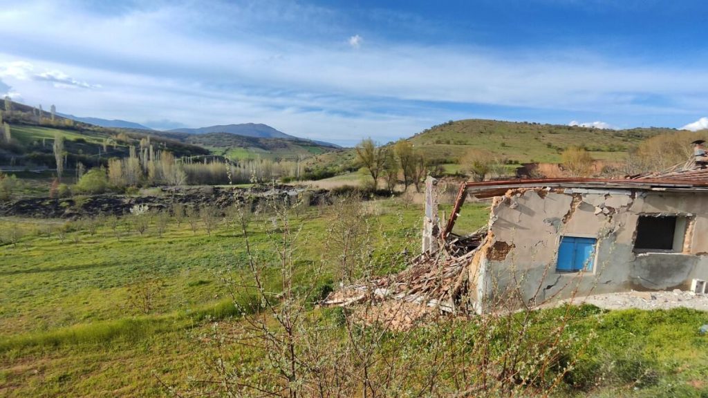 Malatya’da depremden kaçan kadın evinin yıkıldığını yeni öğrendi