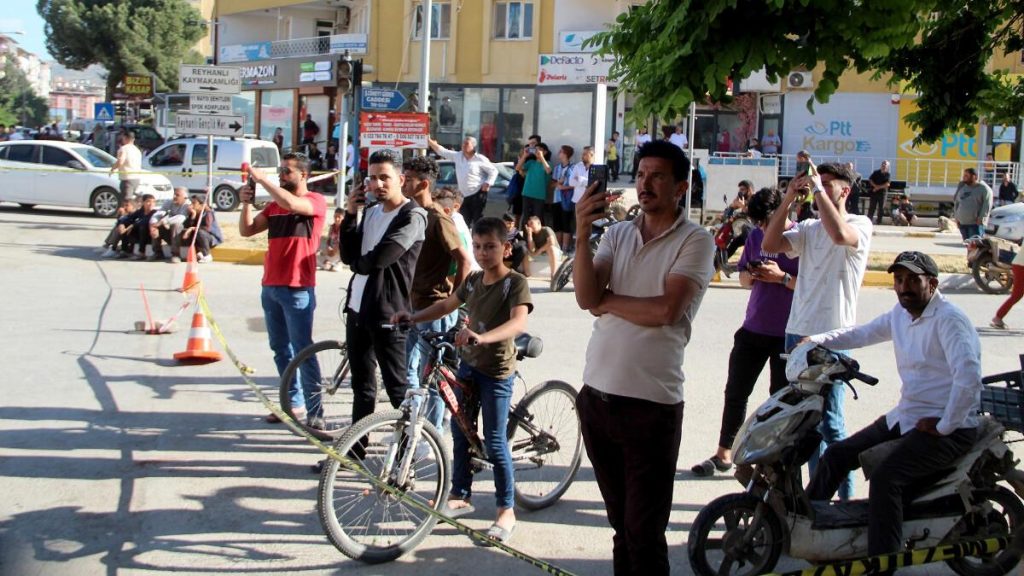 Reyhanlı’da kontrollü yıkıma yoğun ilgi