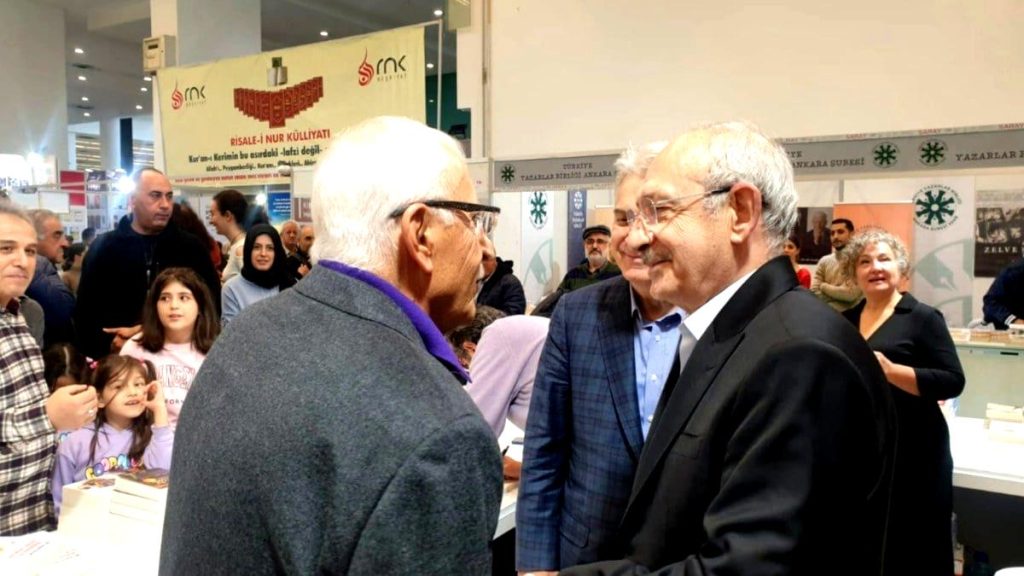 Kılıçdaroğlu kitap fuarını gezdi